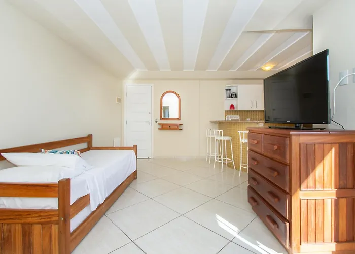 Armacao dos Buzios hotels near Canto Beach