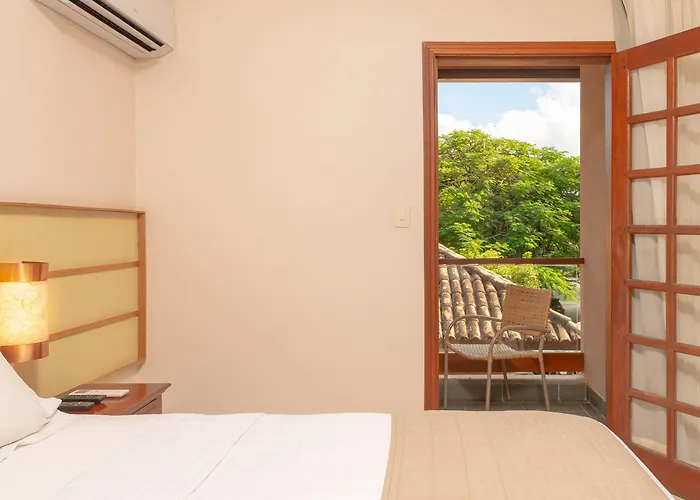 Ilhabela hotels near Gato Waterfall