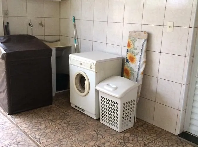 Casa Familiar Em Campinas Com 2 Quartos, 1 Banheiro, 1 Vaga Para Carro